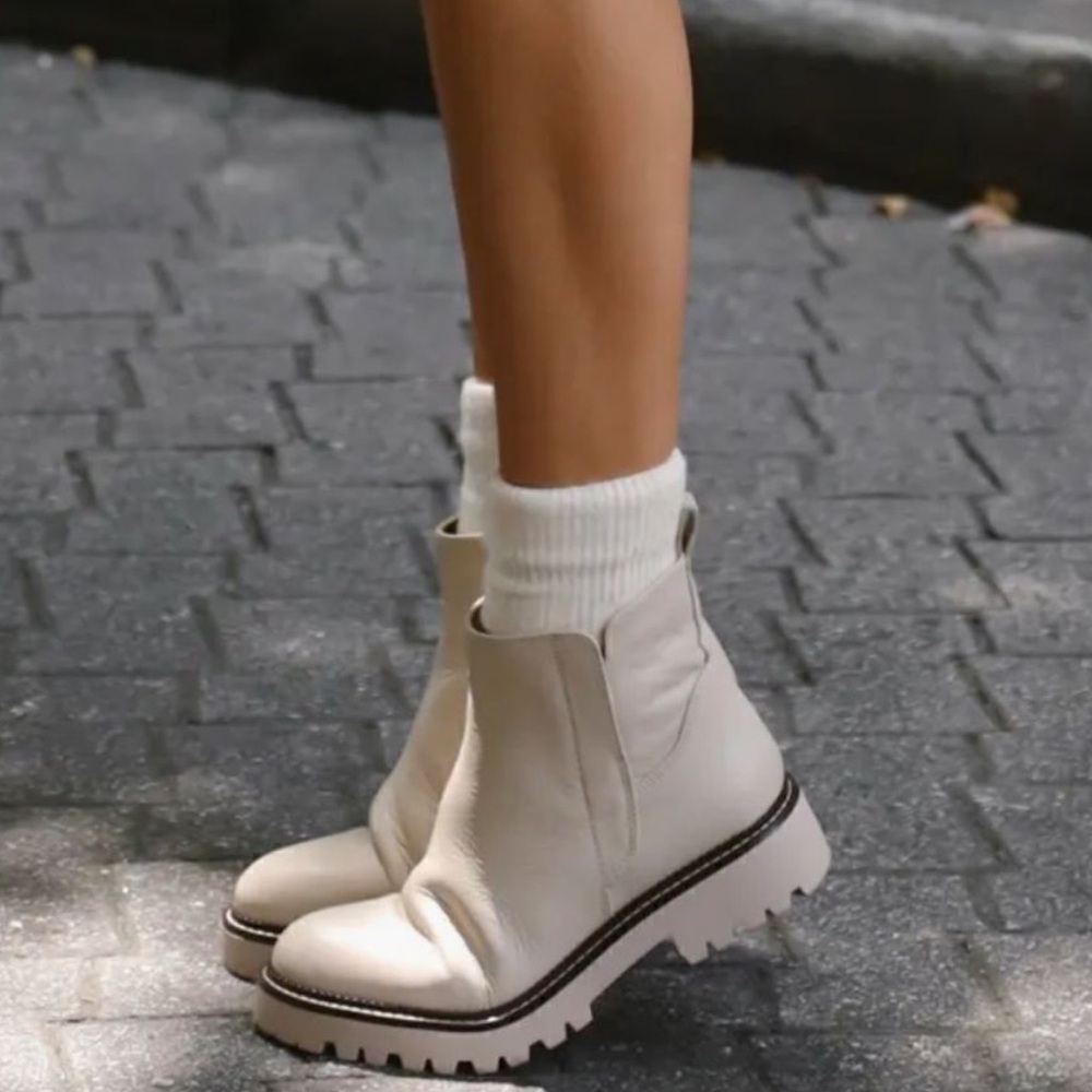 Leather Chelsea boots lug sole (Miller 2 Water Resistant Woman's Boot)